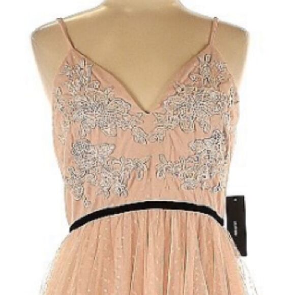 NWT Lulu*s Romantic Musings Blush Pink
Embroidered Lace Tiered Maxi Dress Large - Picture 5 of 14